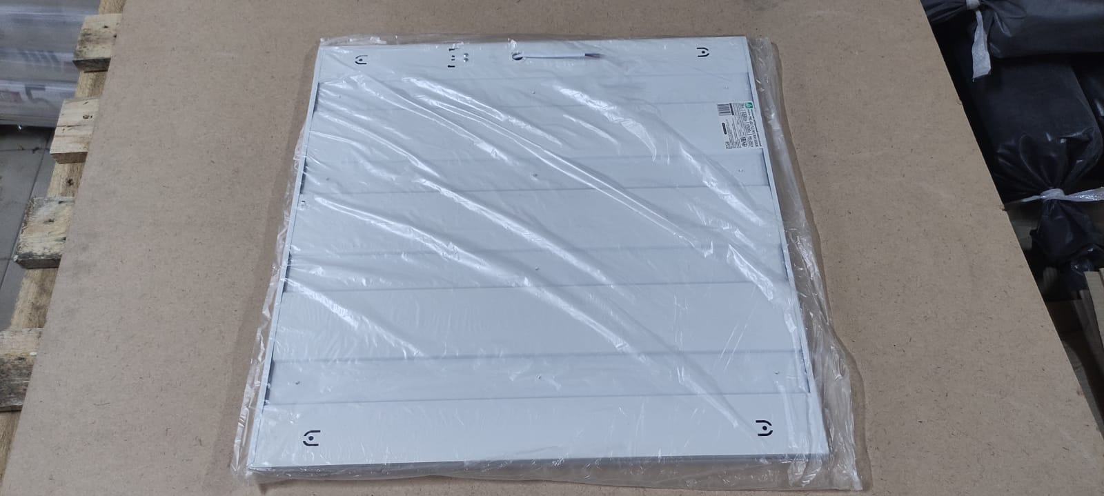 Cветильник cветодиодный универсальный PRE LED PLS WN 36W 6500K (3100 Лм) LEEK								